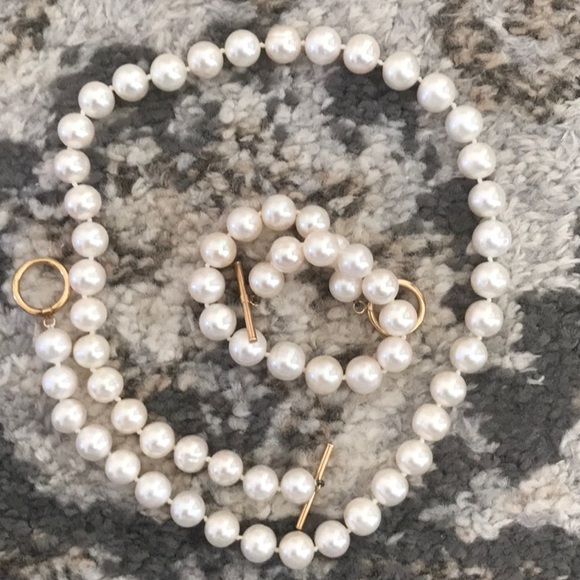 CONVERTIBLE String of Pearls - Necklace/Bracelet - Elegant & Classic Gold Clasp! - Picture 6 of 12
